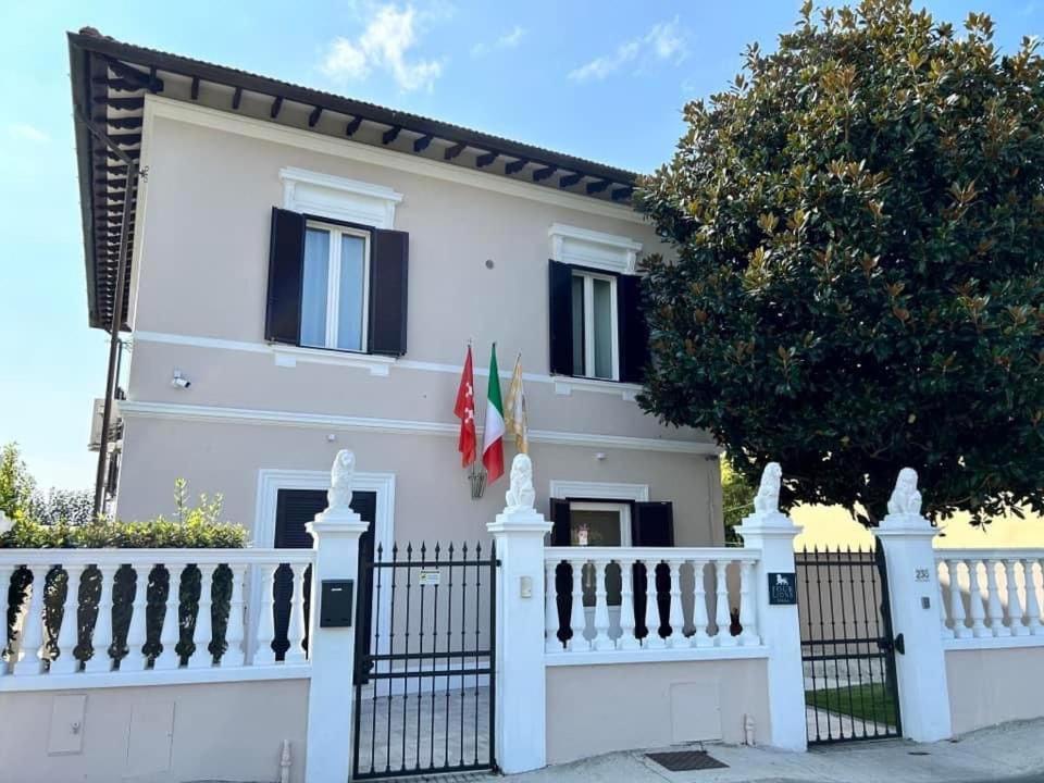 Four Lions Villa Guesthouse Πίζα Εξωτερικό φωτογραφία